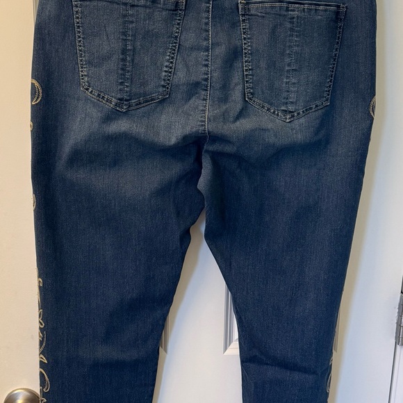 NWT Democracy High Rise Embroidered Jeans - Absolution Slim Straight - Picture 9 of 9